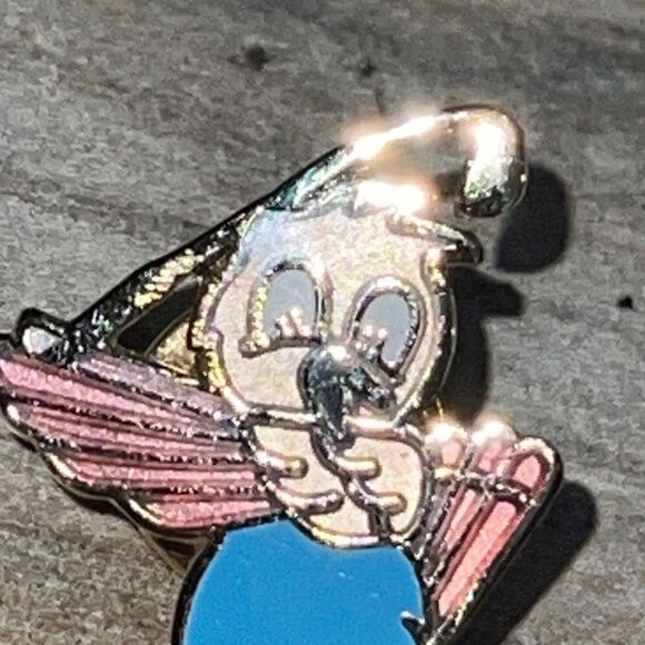 Blue & Silver Tone Bird Birdie Holding Golf Club Collectible Sports Lapel Pin - Picture 2 of 6